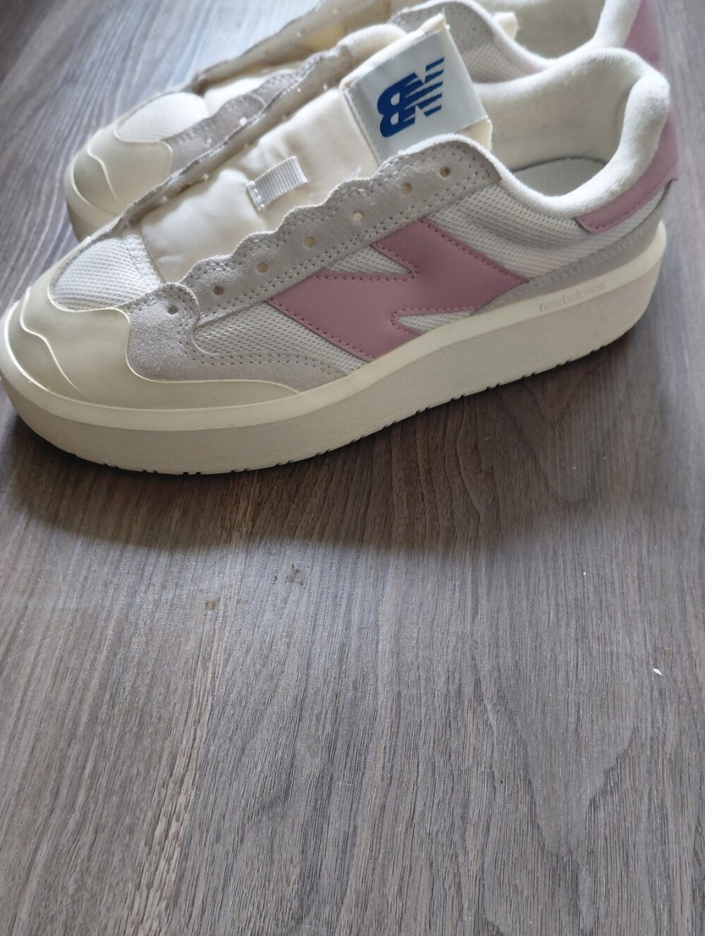 New Balance Women's White and Pink Sneakers - Picture 8 of 10